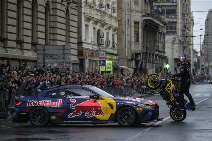 Aras Gibieza a Drift Brothers_Zdroj_ Red Bull Content Pool